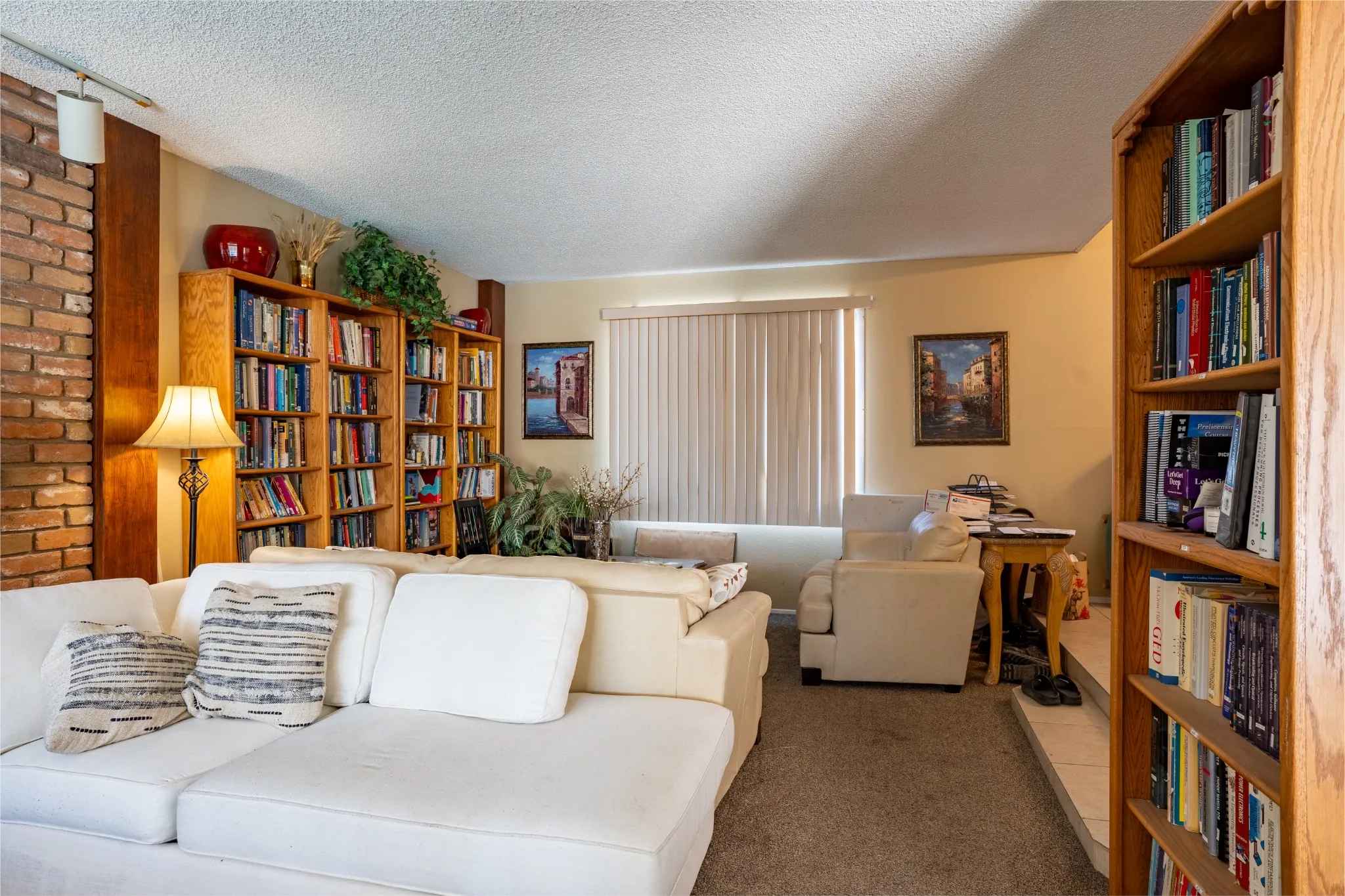 1043 East Loma Vista Drive - Room 6 4