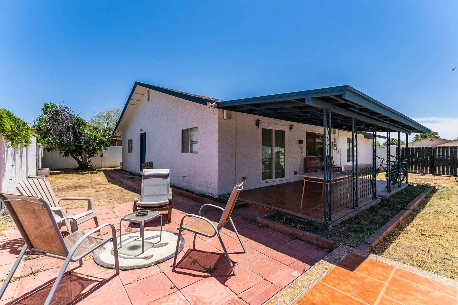 2228 West Enid Avenue - Room 4 2