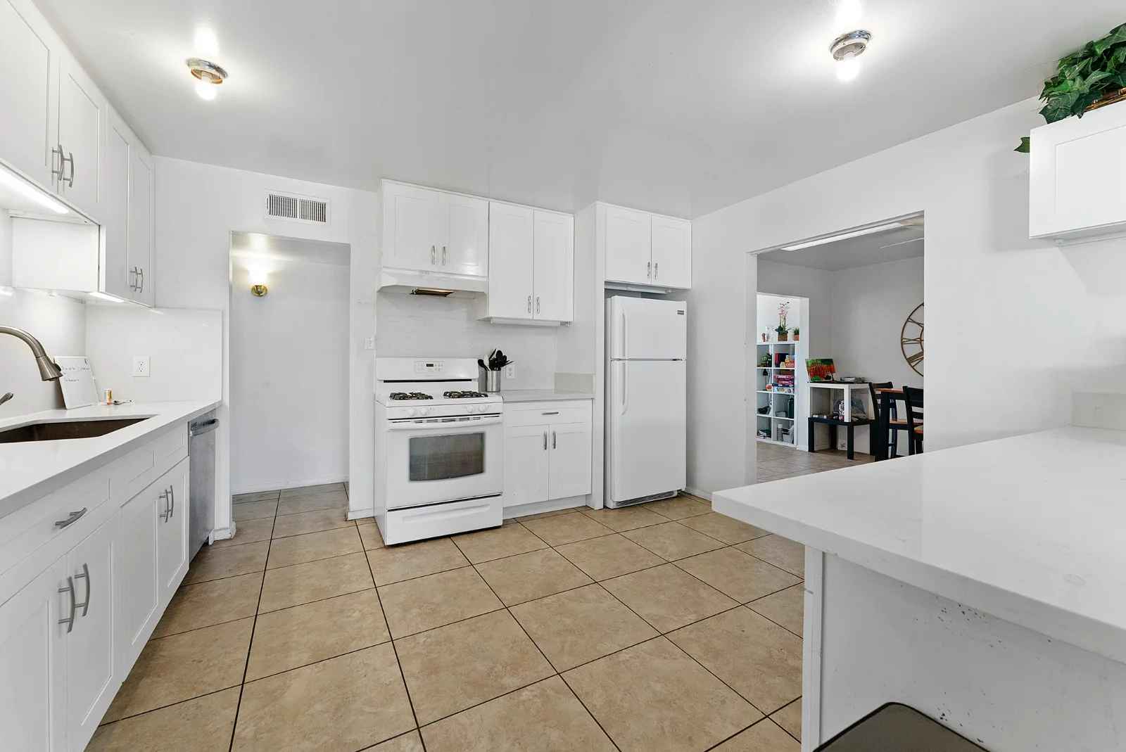 1408 East Orange Street - Room 4 3