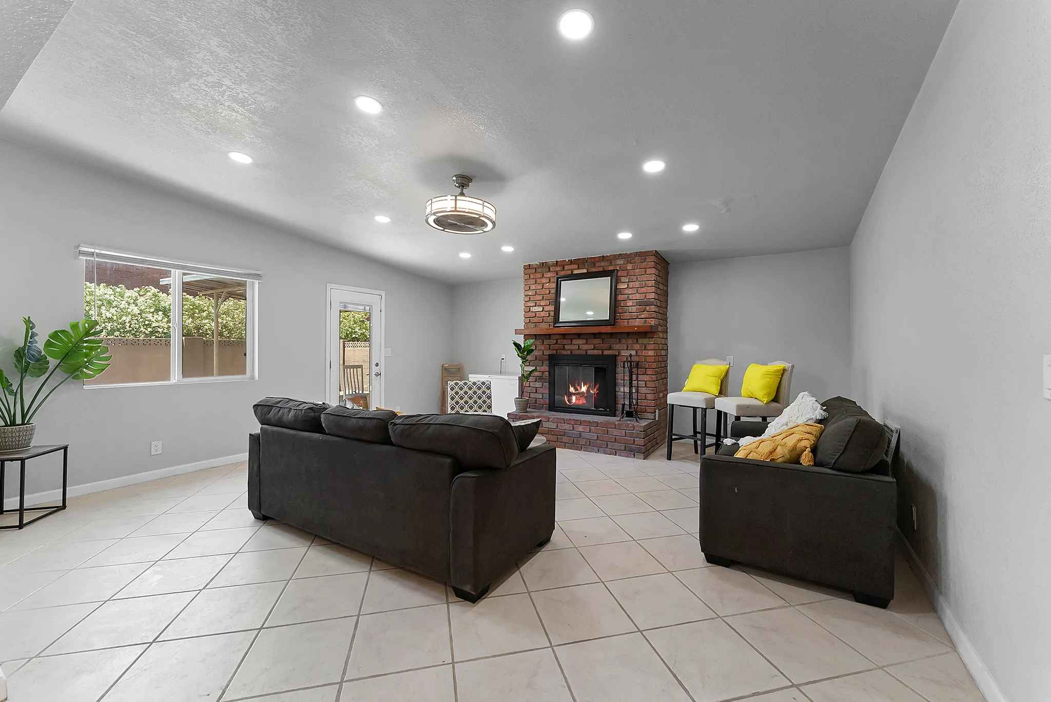 1133 West Frito Avenue - Room 1 4